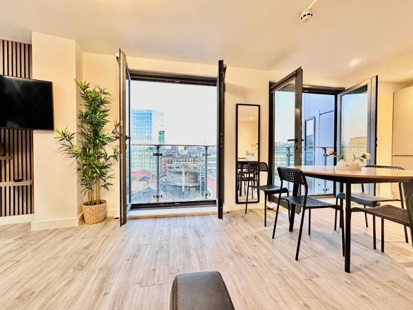 City centre, Top floor apartment, Two balconies, Manchester