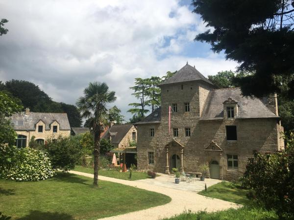 Auf dem Foto ist das Objekt Manoir de Goaz Froment trois Gîtes de charme 3 étoiles in der Stadt Trégrom zu sehen.