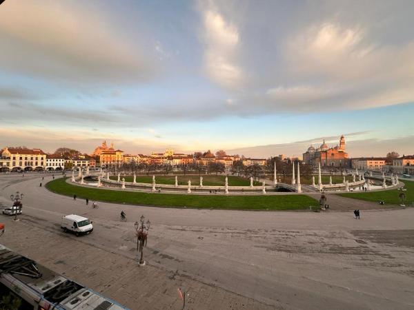 A la foto es mostra l'objecte Wonderful Prato della Valle situat a la ciutat de Pàdua.
