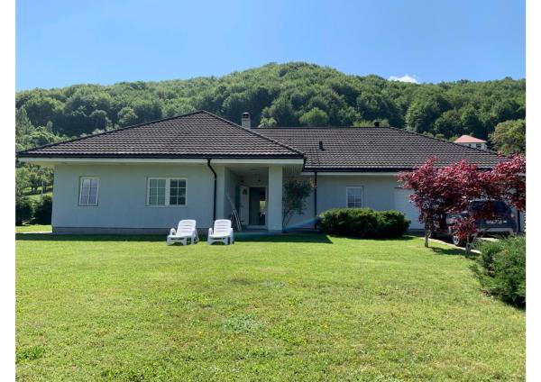 Na zdjęciu widoczny jest obiekt Villa Lux Kolasin położony w mieście Kolašin.