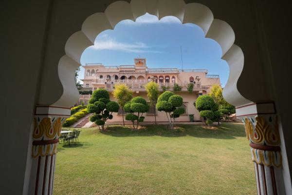 A la foto es mostra l'objecte Fort Beejwar Chauhan by AAYAMs Neemrana situat a la ciutat de Bāwal.