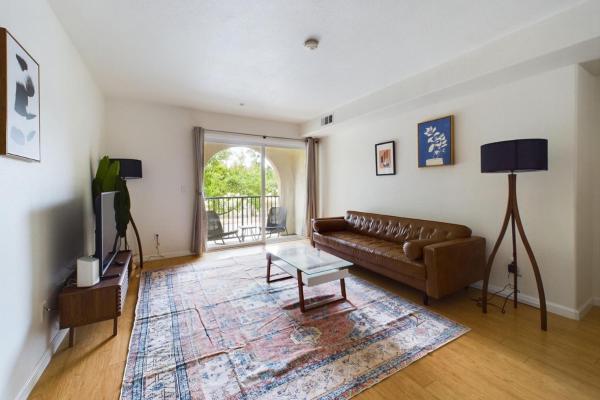 Na fotografii je vidět objekt San Jose 3br w pool ac nr trails light rail SFO-1572 nacházející se ve městě Campbell.