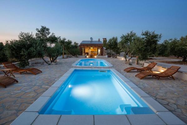 Na zdjęciu widoczny jest obiekt Eco Villa Solus with pool położony w mieście Drage.
