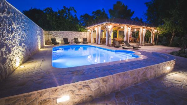 Apartments Simona - Lopar