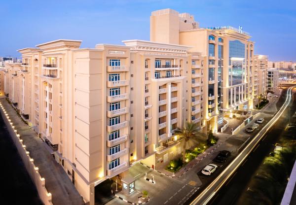 На фото показан объект Riviera Rayhaan by Rotana Doha, расположенный в городе Доха.
