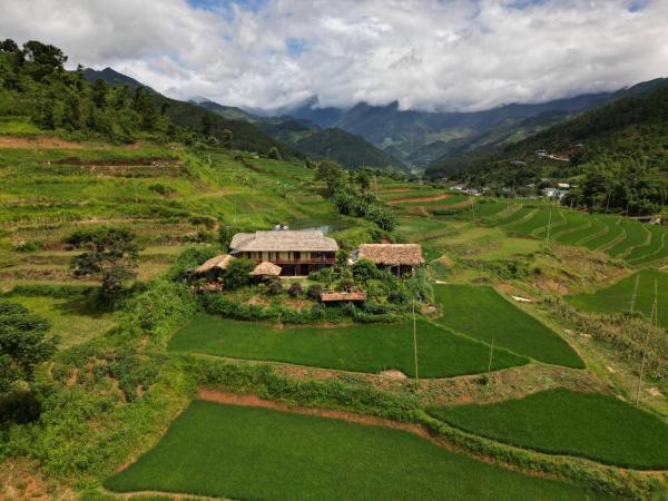 На фото показан объект Zoni Home Trạm Tấu, расположенный в городе Lao Phou Van.