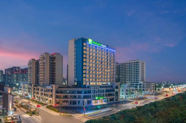 Na zdjęciu widoczny jest obiekt Holiday Inn Express Mianyang Sci-Tech City by IHG położony w mieście Mianyang.