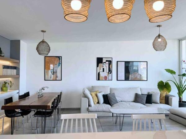 Auf dem Foto ist das Objekt Dreamy 3BR Penthouse w a Super Terrace in der Stadt Beirut zu sehen.