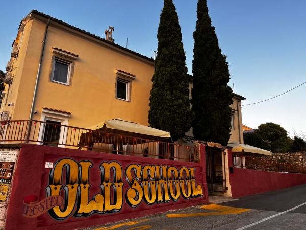 Na foto é possível ver o objeto Hostel Old School localizado na cidade de Rijeka.