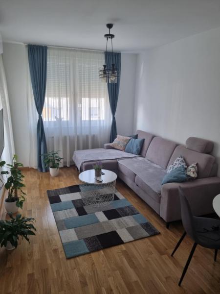 Na zdjęciu widoczny jest obiekt Sofija City BL położony w mieście Česma.