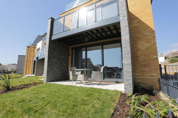 A la foto es mostra l'objecte BOURNECOAST: MODERN 2 BED FLAT WITH PATIO - FM8413 situat a la ciutat de Bournemouth.