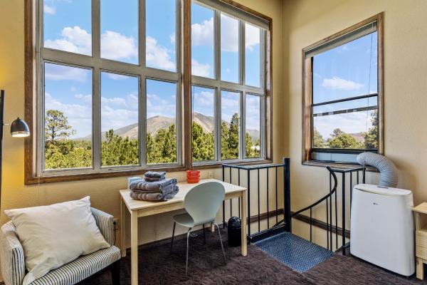 A la foto es mostra l'objecte Delightful 1 bdrm Country Club Retreat with Mt Elden Views! situat a la ciutat de Flagstaff.