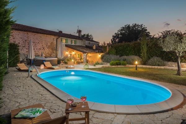 En la foto se muestra el objeto Family friendly house with a swimming pool Cerion, Central Istria - Sredisnja Istra - 16332 ubicado en la ciudad de Prhati.