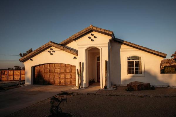 На фото показан объект The Tiny Bungalow: Joshua Tree, расположенный в городе Юкка-Вэлли.