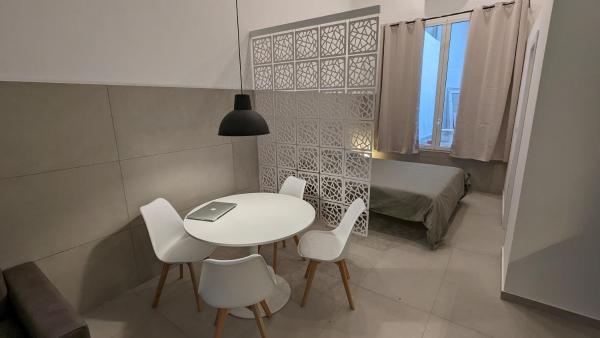 A la foto es mostra l'objecte Valona 101 - elegant loft situat a la ciutat de Bari.