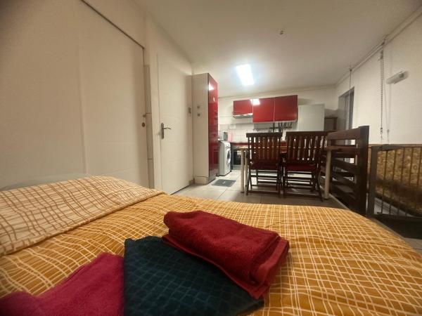 På bildet vises objektet Studio Colombier - 2 personnes - avec vue sur mer som ligger i byen Sainte-Clotilde.