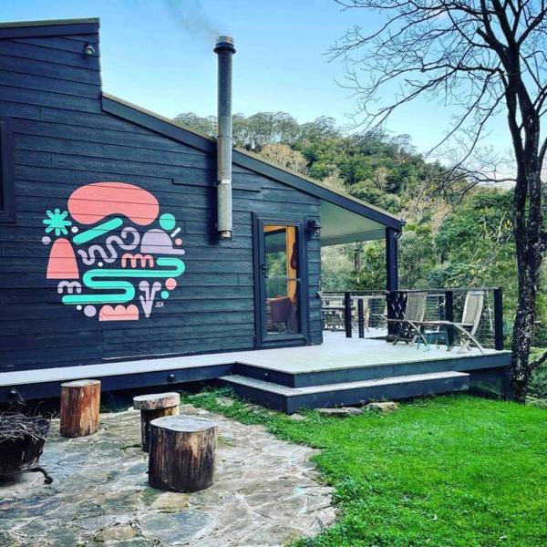 The photo shows the PencilWood Farm - Berry rainforest sanctuary located in the city of Woodhill.