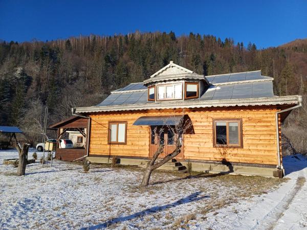 Na zdjęciu widoczny jest obiekt Садиба у Курила з сауною та чаном на дровах położony w mieście Shepot.
