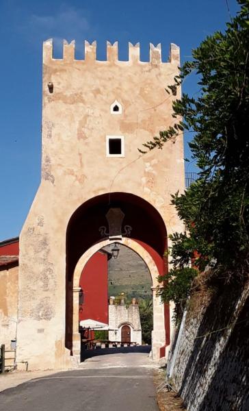 På billedet ses objektet Alloggio La Torre Fossanova beliggende i byen Priverno.