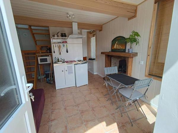 A la foto es mostra l'objecte La coco's house situat a la ciutat de Ouroux en Morvan.
