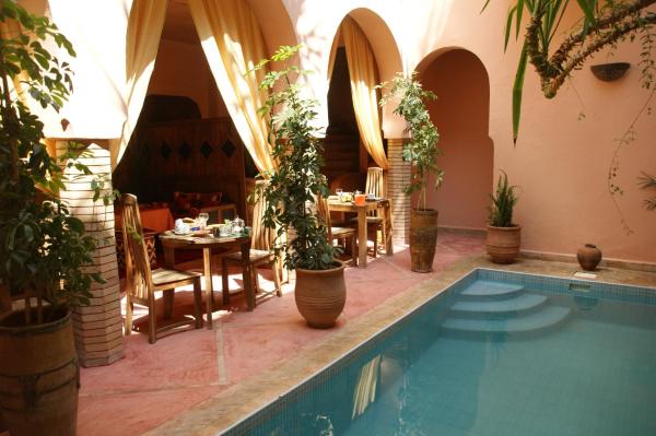 A la foto es mostra l'objecte Riad Azenzer situat a la ciutat de Marràqueix.