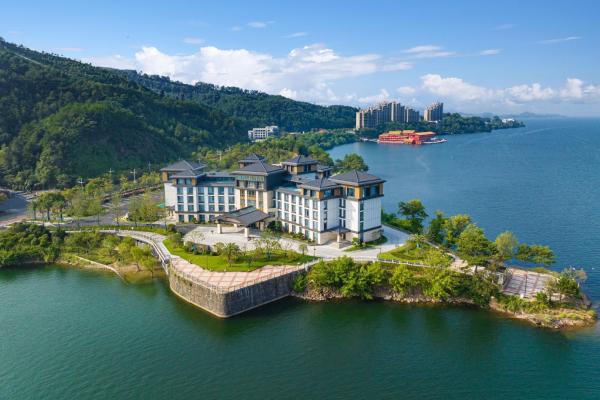 På billedet ses objektet Fairfield by Marriott Hangzhou Qiandao Lake beliggende i byen Qiandao-søen.