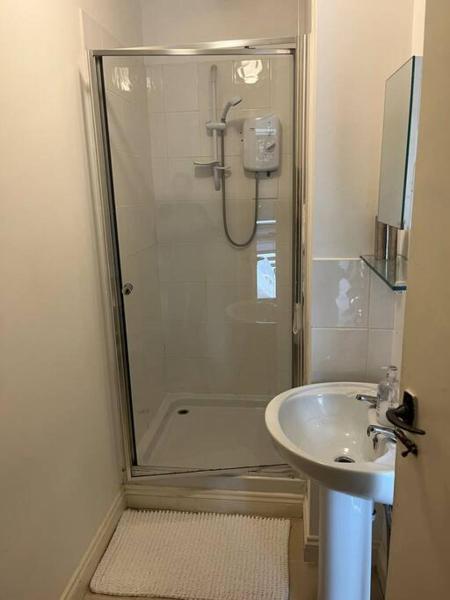 Foto 6: Two bed flat in popular York Rd