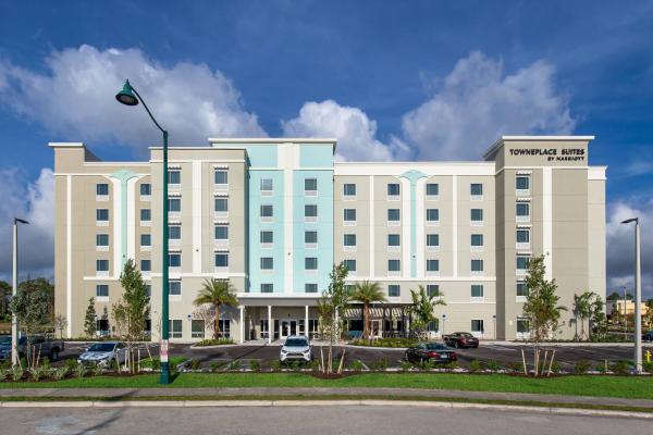 Na fotografii je vidět objekt TownePlace Suites by Marriott Naples nacházející se ve městě Naples.