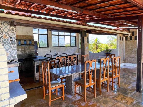 La photo montre l'objet Apartamento na praia da tabuba com vista mar situé dans la ville de Caucaia.