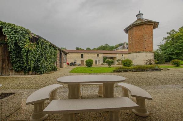 A la foto es mostra l'objecte Le gite du chateau 2 situat a la ciutat de Chaumesnil.