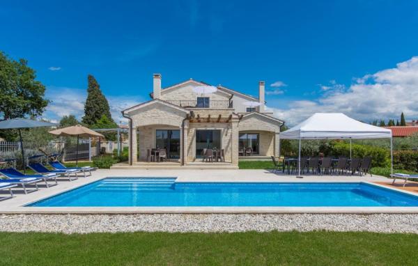 Na fotografii je vidět objekt Villa Lory nacházející se ve městě Vabriga.
