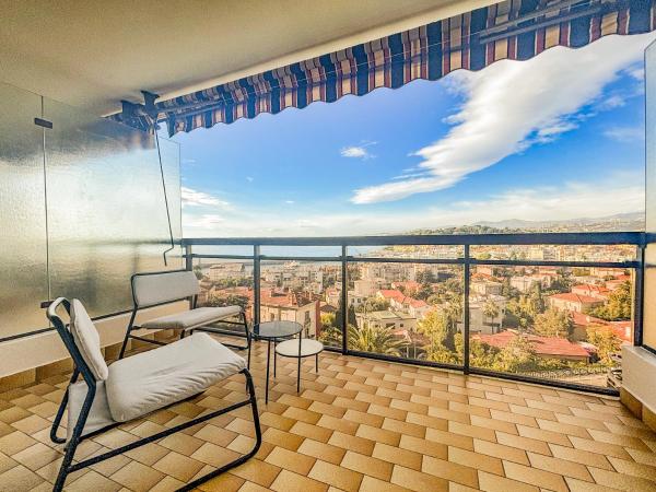 A la foto es mostra l'objecte Le Baccarat - Wifi, AC, vue mer, 4 pers situat a la ciutat de Niça.
