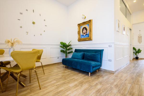 Luxury Apartment in Central City, Naples