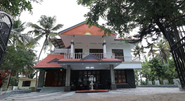 På billedet ses objektet Ocean Queen Palace Poovar beliggende i byen Pūvār.