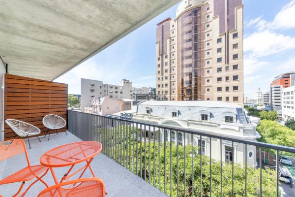 Billede 2: Studio with large balcony