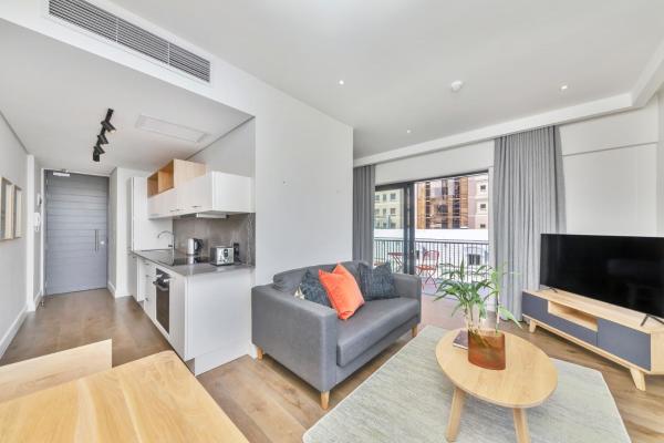 Billede 5: Studio with large balcony