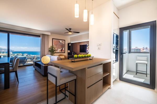 A la foto es mostra l'objecte Maha by KAAMAH - 2 Bedroom OceanView Designer Apartment situat a la ciutat de Funchal.