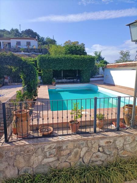 A la foto es mostra l'objecte Chalet Rafael Constantina situat a la ciutat de Constantina.