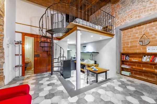 Florence Oltrarno Duplex Apartment, Флоренция