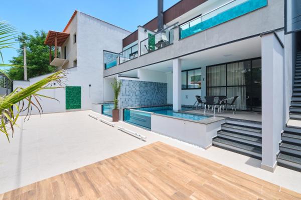 Στη φωτογραφία φαίνεται το αντικείμενο Villa da Serra 2 - Casa com piscinas privativas vidro που βρίσκεται στην πόλη Παρατί.