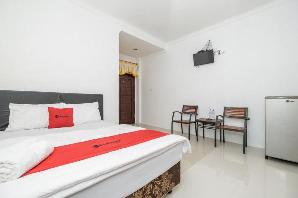 На фото показан объект RedDoorz at Gunungsari Surabaya 2, расположенный в городе Kedurus.