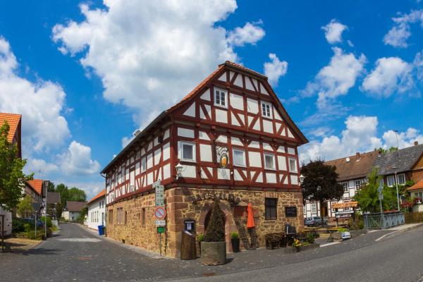 Nella foto è visibile l'oggetto Ratskeller Niederurff - Hotel & Restaurant situato nella città di Bad Zwesten.