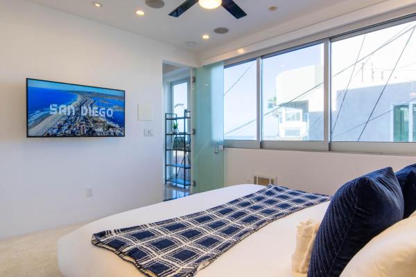 Billede 5: Ocean view, two-level condo with stunning view, decks, fast WiFi & fireplace