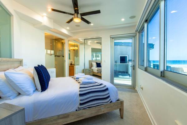 Billede 2: Ocean view, two-level condo with stunning view, decks, fast WiFi & fireplace