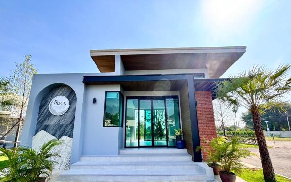 På bilden syns objektet Rock Resort Ratchaburi som ligger i staden Ban Kluai.