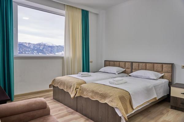 På bildet vises objektet Hotel Lile • სასტუმრო ლილე som ligger i byen Khulo.