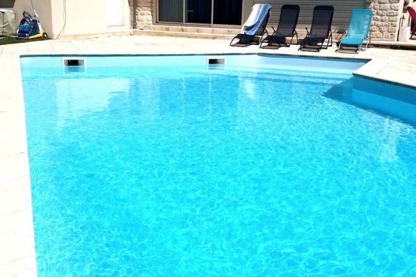 A la foto es mostra l'objecte Gîte du Midi de Saint-Porchaire - Charmante maison de vacances avec piscine chauffée situat a la ciutat de Plassay.