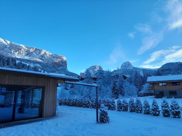 Auf dem Foto ist das Objekt Chalet Dumbria Dolomites in der Stadt Wolkenstein in Gröden zu sehen.