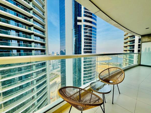 På billedet ses objektet Luxurious 1BR Apartment at Damac Tower, Paramount beliggende i byen Dubai.