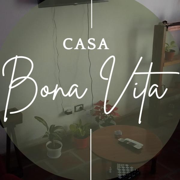 A la foto es mostra l'objecte Bona Vita situat a la ciutat de Dolores.